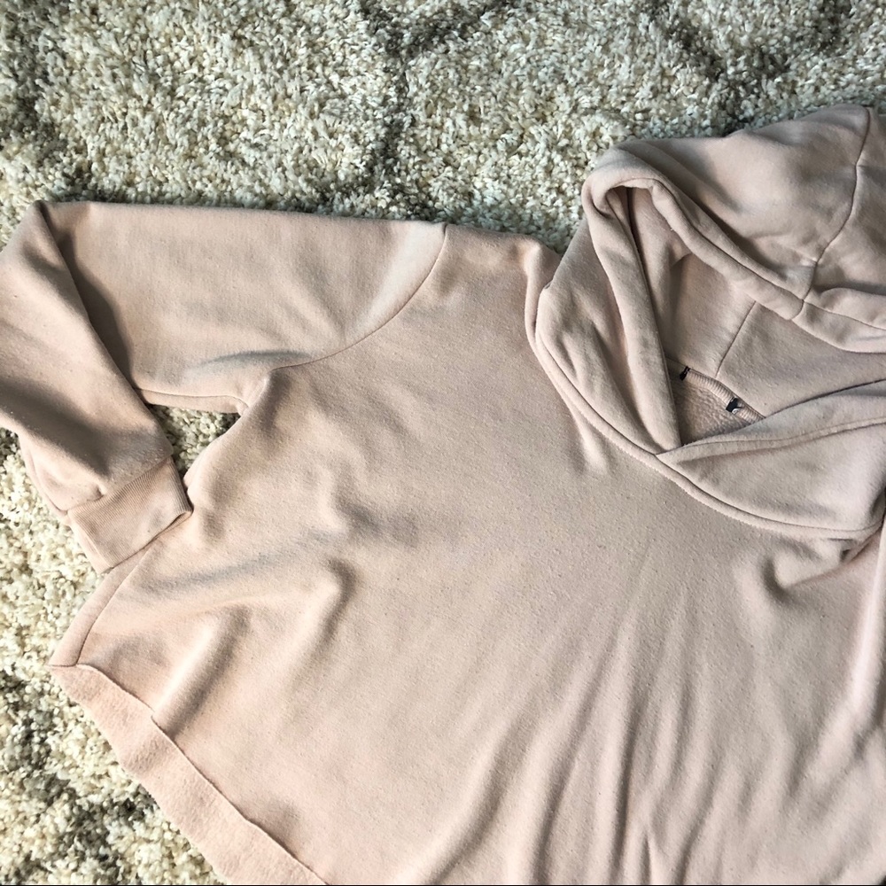 Cropped long sleeve sweater with hood - Picture 3 of 4